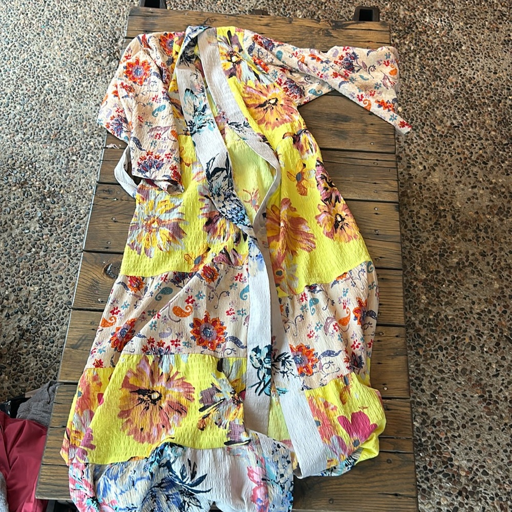 Anthropologie GUC OS Yellow floral kimono